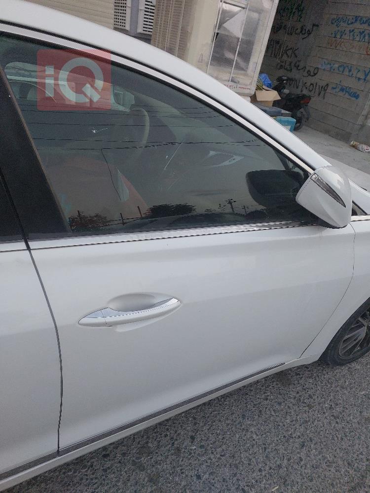 هيونداي أزيرا